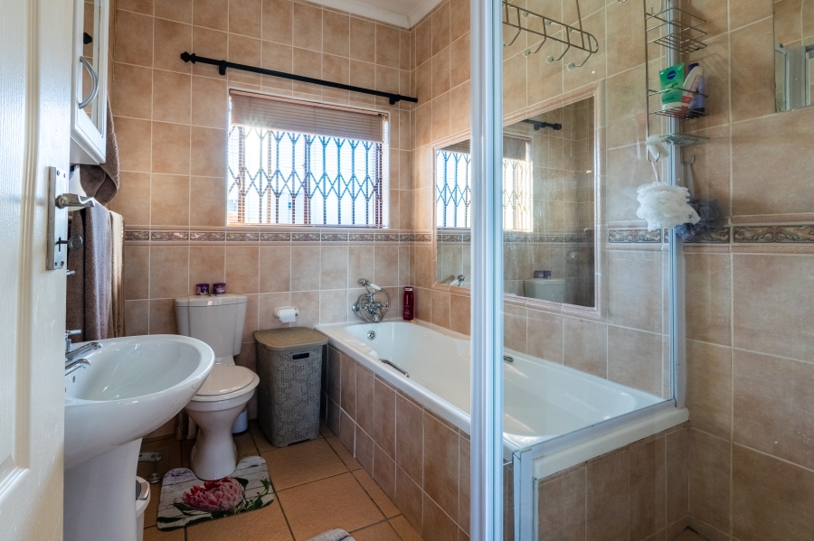 3 Bedroom Property for Sale in Island View Western Cape